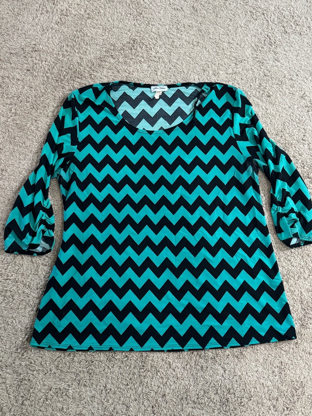 Vintage Women’s Chevron Print Scoop Neck Top in Teal and Black